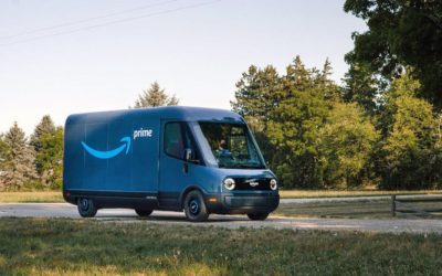 Rivian entrega las primeras furgonetas eléctricas a Amazon en Europa.